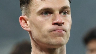 Kimmich feiert den Sieg - und fehlt im Rückspiel gesperrt. (Foto: Jan Woitas/dpa)