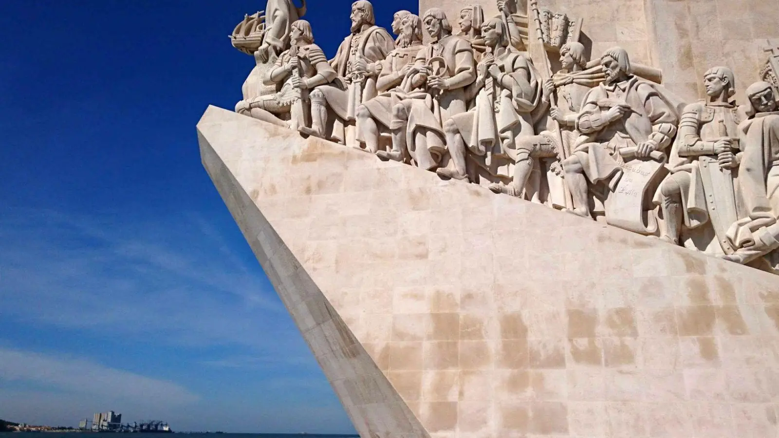 Die mutmaßliche Tat geschah unweit des von Lissabon-Touristen gern besuchten Denkmals der Entdeckungen. (Archivfoto) (Foto: Sabrina Hentschel/dpa)