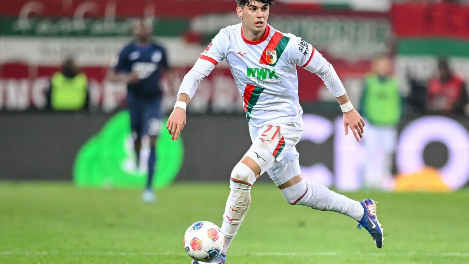 Rodrigo Ribeiro spielt auch in Zukunft für den FC Augsburg. (Archivbild) (Foto: Harry Langer/dpa)