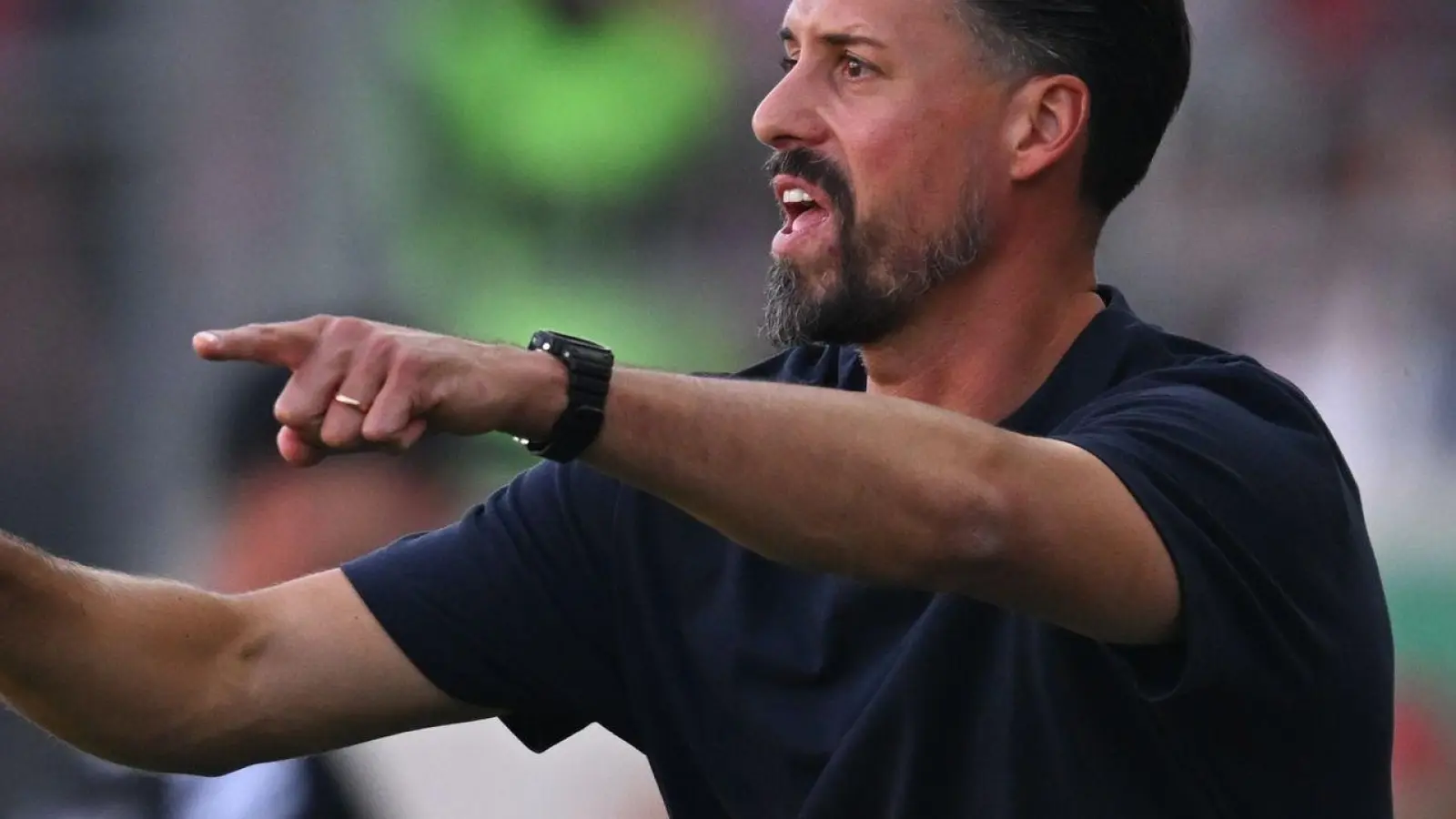 Feiert am Samstag seine Heimpremiere als Augsburg-Trainer: Sandro Wagner. (Archivbild) (Foto: Hendrik Schmidt/dpa)