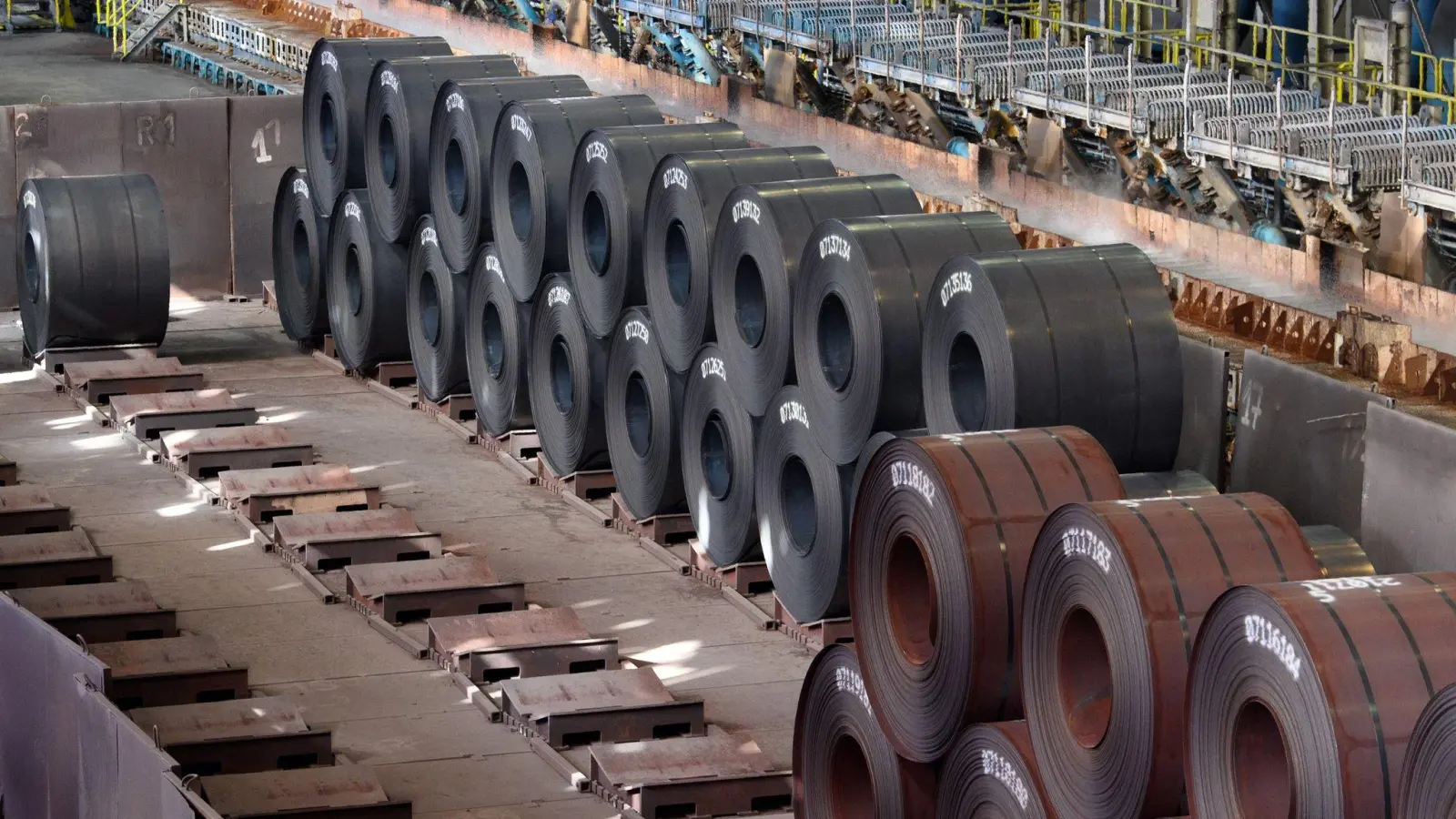 Die deutsche Industrie klagt sehr viel seltener über Materialmangel. (Archivbild) (Foto: Soeren Stache/dpa-Zentralbild/dpa)