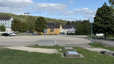 Die UWG-Fraktion hat die Einrichtung von kostenpflichtigen Stellplätzen für Wohnmobile am Festplatz beantragt. Eine Arbeitsgruppe soll das Konzept ausarbeiten und offene Fragen klären.  (Foto: Yvonne Neckermann)