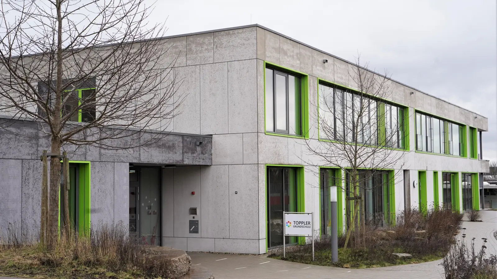 Das bestehende Gebäude der Schule wird zu klein. Daher ist ein Erweiterungsbau nötig.  (Foto: Simone Hedler)