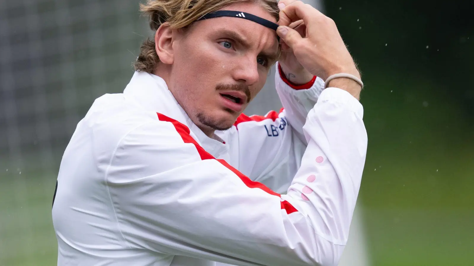 Nick Woltemade stand zum Start des VfB-Trainingslagers im Fokus. (Foto: Sven Hoppe/dpa)