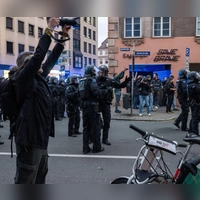 In Nürnberg sorgte eine Gruppe von Personen für einen Einsatz, die von der Polizei als gewaltbereit eingestuft wurde. (Foto: Pia Bayer/dpa)