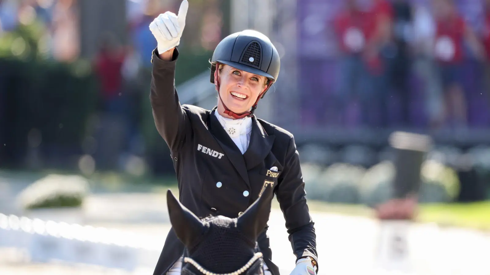 Jessica von Bredow-Werndl sicherte sich mit Dalera erneut Gold. (Foto: Friso Gentsch/dpa)