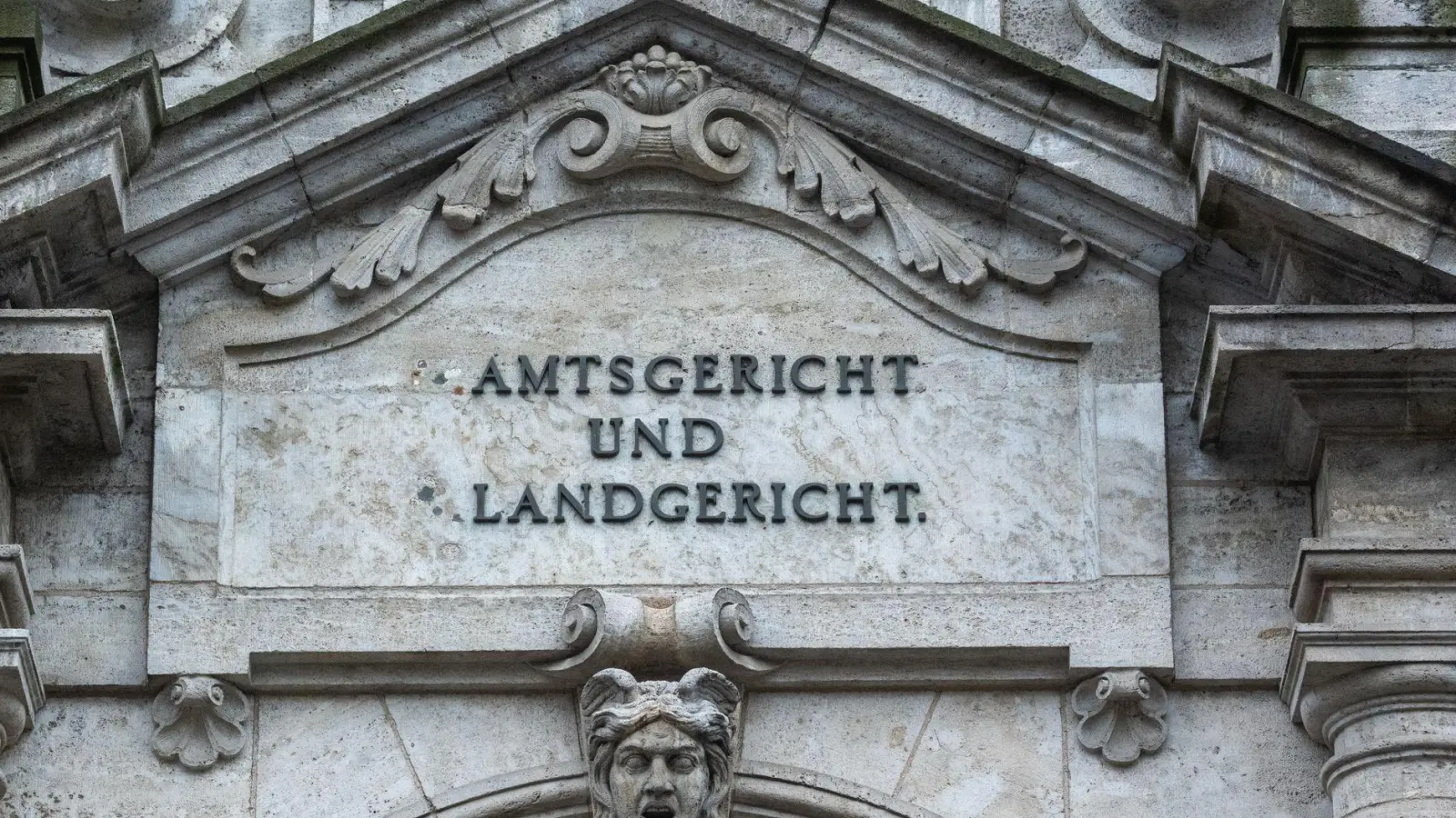 Im Prozess gegen vier Pflegekräfte aus der Oberpfalz wird das Urteil erwartet. (Symbolbild) (Foto: Armin Weigel/dpa)