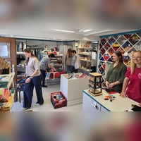Ein letztes Mal standen Celine, Nina und Petra Liebenstein in dem kleinen Laden in der Weiltinger Kapellenstraße. (Foto: Jürgen Eisen)