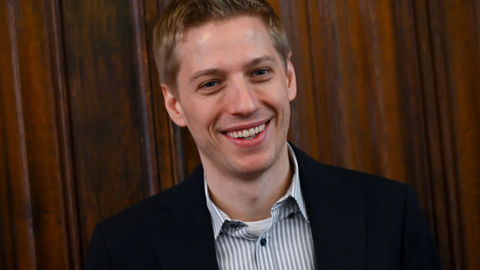 Dominik Krause freut sich auf die Wiesn, aufs Anzapfen und auf Söder. (Archivbild) (Foto: Sven Hoppe/dpa)