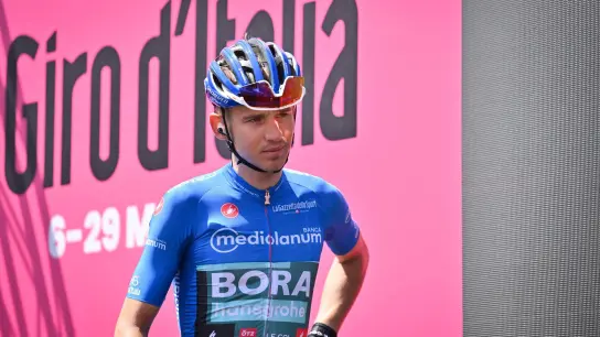 Lennard Kämna vom Team Bora-hansgrohe hat sein Bergtrikot und den zweiten Platz in der Gesamtwertung verteidigt. (Foto: Massimo Paolone/LaPresse via ZUMA Press/dpa)