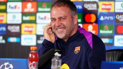  Hansi Flick bleibt weiter in Barcelona. (Archivbild) (Foto: Owen Humphreys/PA Wire/dpa)