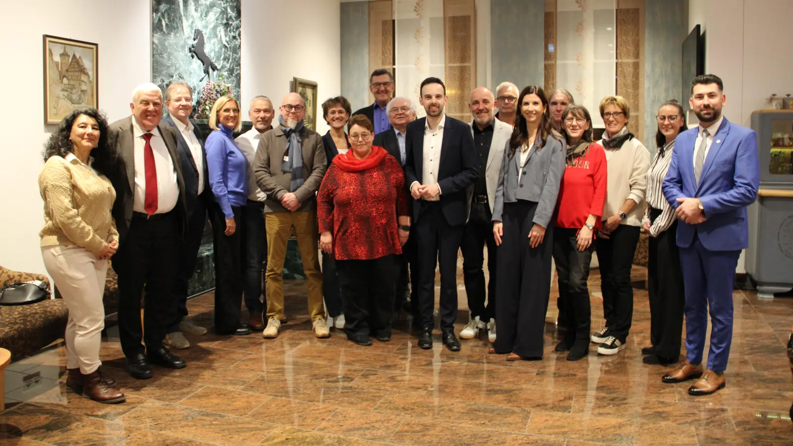 SPD-OB-Kandidat Christoph Rösch (vorne Mitte) mit den Kandidierenden für den Stadtrat. (Foto: Clarissa Kleinschrot)