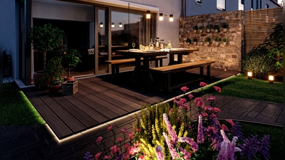 Hier fühlen sich Menschen und Tiere gleichermaßen wohl: Eine insektenfreundliche Beleuchtung nimmt Rücksicht im Garten. (Foto: djd/Paulmann)