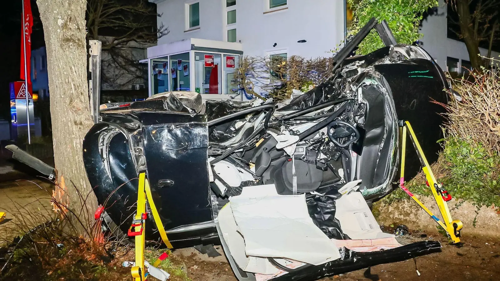 Zwei junge Frauen kamen ums Leben. (Archivfoto) (Foto: Andreas Rometsch/KS-Images.de/dpa)