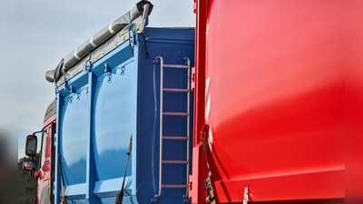 Ein 42-Jähriger hat den Auflieger eines Lastwagens einfach auf einem Parkplatz an der BAB6 abgestellt und ist mit der Zugmaschine verschwunden. (Symbolbild: Tizian Gerbing)