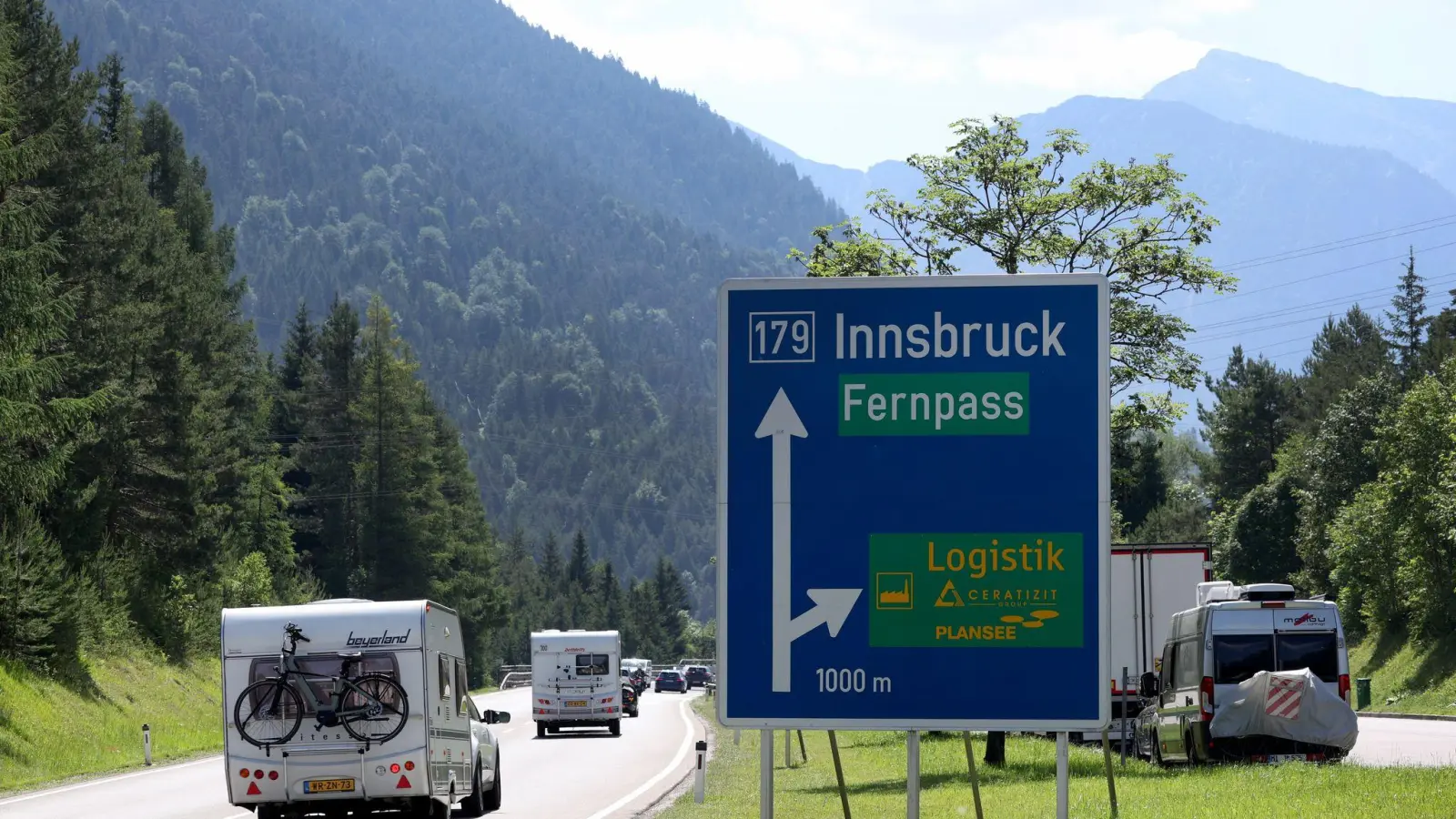 Wegen einer Demonstration wird der Fernpass am Samstag erneut für rund zwei Stunden gesperrt.  (Foto: Karl-Josef Hildenbrand/dpa)