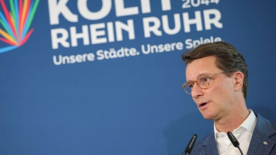 Ministerpräsident Hendrik Wüst freut sich über die ersten Ergebnisse des Olympia-Votums. (Foto: Christoph Reichwein/dpa)