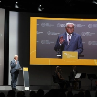 Seit 75 Jahren wird Lindau am Bodensee während der Nobelpreisträgertagung zum Treffpunkt herausragender Wissenschaftler aus der ganzen Welt. Frank-Walter Steinmeier spricht zur Eröffnung. (Foto: Karl-Josef Hildenbrand/dpa)