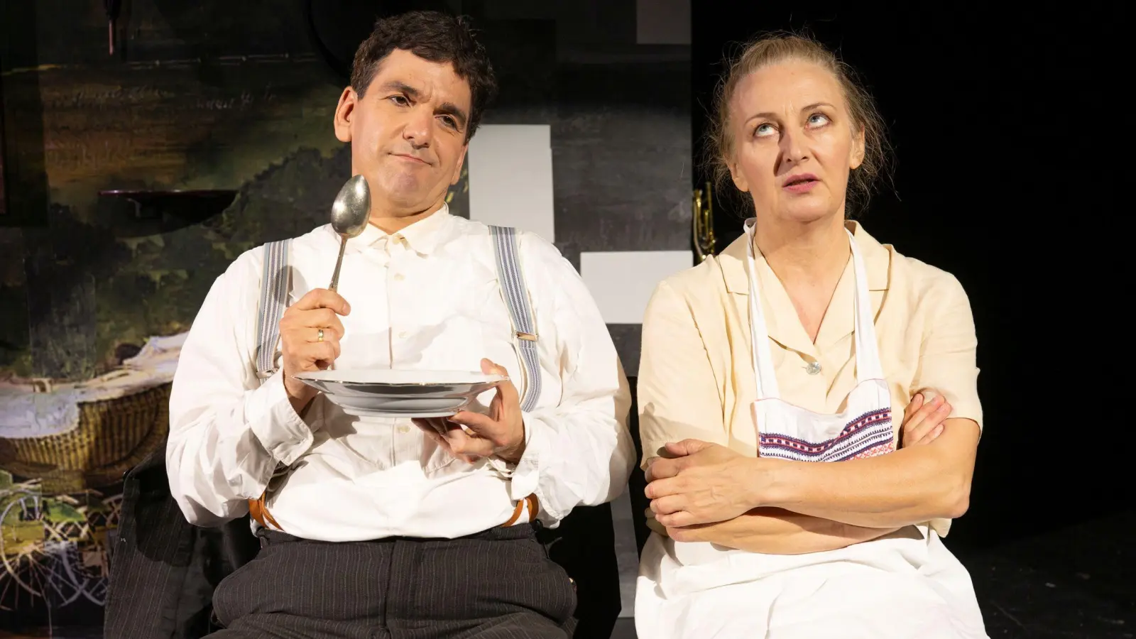 So eine heiße Suppe kann zum Drama werden: eine Szene mit Margret Gilgenreiner als Liesl Karlstadt und Andreas Peteratzinger als Karl Valentin. (Foto: Richard Schönherr)