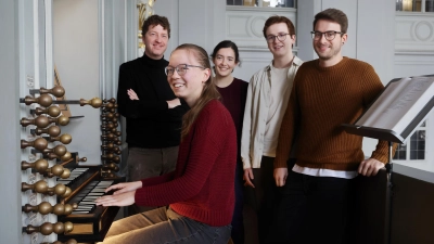 Bereiten ein großes Bach-Orgelkonzert vor (von links): Jörg Halubek, Hanna Schulte, Ida Oestreich, Sebastian Schloser und Julian Heinz. (Foto: Thomas Wirth)