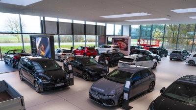 Blick in die moderne Fahrzeughalle (Foto: Fa. Feser)