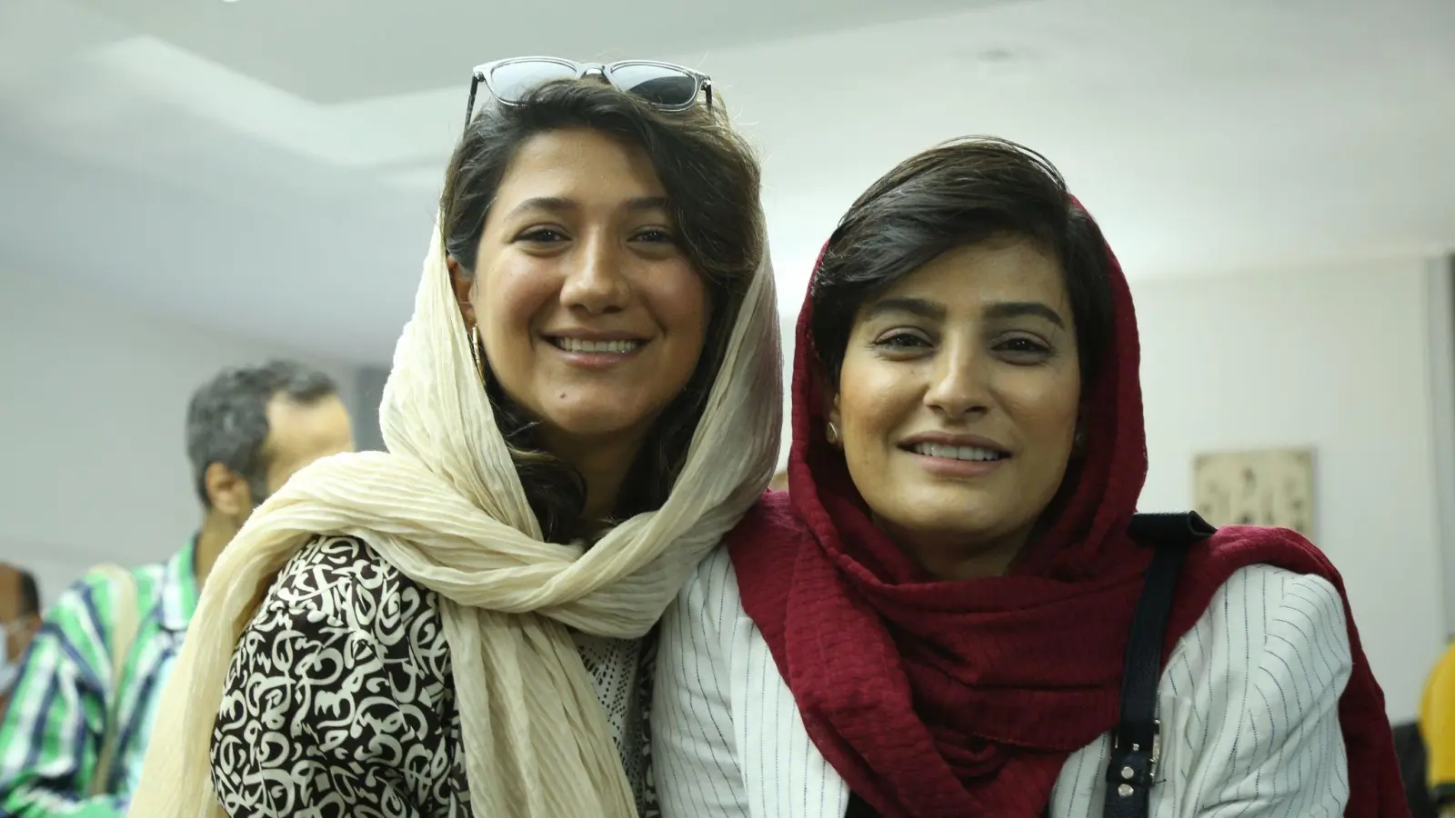 Die Journalistinnen Nilufar Hamedi (l) und Elaheh Mohammadi (r). (Foto: Mehrdad Aladin/dpa)