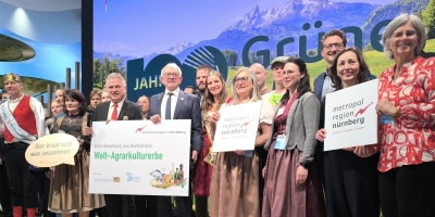 Vertreterinnen und Vertreter der Metropolregion Nürnberg unterstützten bei der Grünen Woche in Berlin die Bewerbung als Welt-Agrarkulturerbe.  (Foto: Thomas Schaller)