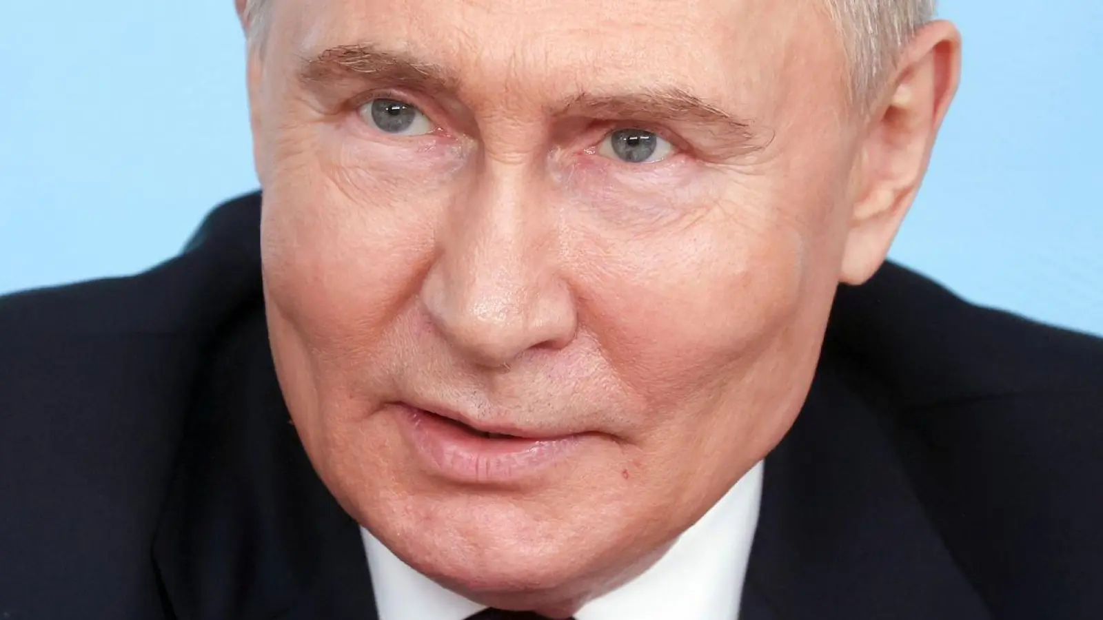 Der russische Präsident Wladimir Putin antwortet auf Fragen von Vertretern von Weltnachrichtenagenturen. (Archivbild) (Foto: Valentina Pevtsova/Pool Sputnik Kremlin/AP/dpa)