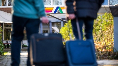 Frühzeitige Abreise wegen Regelbruch? Es kommt in der Regel nur selten vor, dass Kinder auf Klassenfahrt vorzeitig von ihren Eltern abgeholt werden müssen. (Foto: Sina Schuldt/dpa/dpa-tmn)