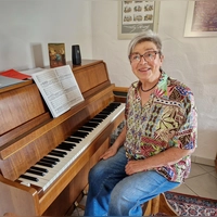 Ulrike Wesche spielt auch selbst gern Klavier. Erlernt hat sie das Instrument schon in ihrer Jugend. (Foto: Andrea Walke)