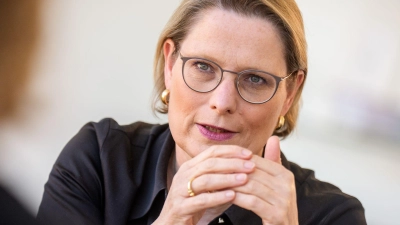 Justizministerin Stefanie Hubig (SPD) will Umweltschutzversprechen in der Werbung nicht mehr einfach so durchgehen lassen. (Archivbild) (Foto: Michael Kappeler/dpa)