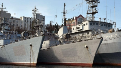 Russische Kriegsschiffe liegen im Hafen von Sewastopol. (Foto: Ulf Mauder/dpa)