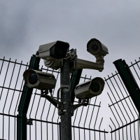 An zwei Standorten in Bayern werden künftig die sogenannten Außengrenzverfahren für Einreisen in die EU stattfinden. (Symbolbild) (Foto: Jens Kalaene/dpa)