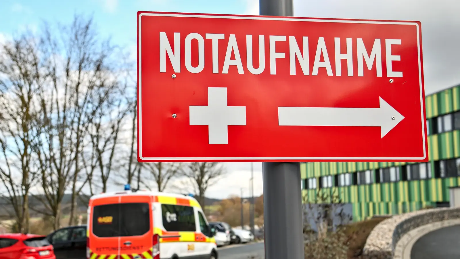Im Notfall müssen Patienten so schnell wie möglich ins Krankenhaus. Mit Hilfe einer Smartphone-App sollen qualifizierte Ersthelfer schon bald besonders rasch vor Ort sein. (Symbolbild: Tizian Gerbing)