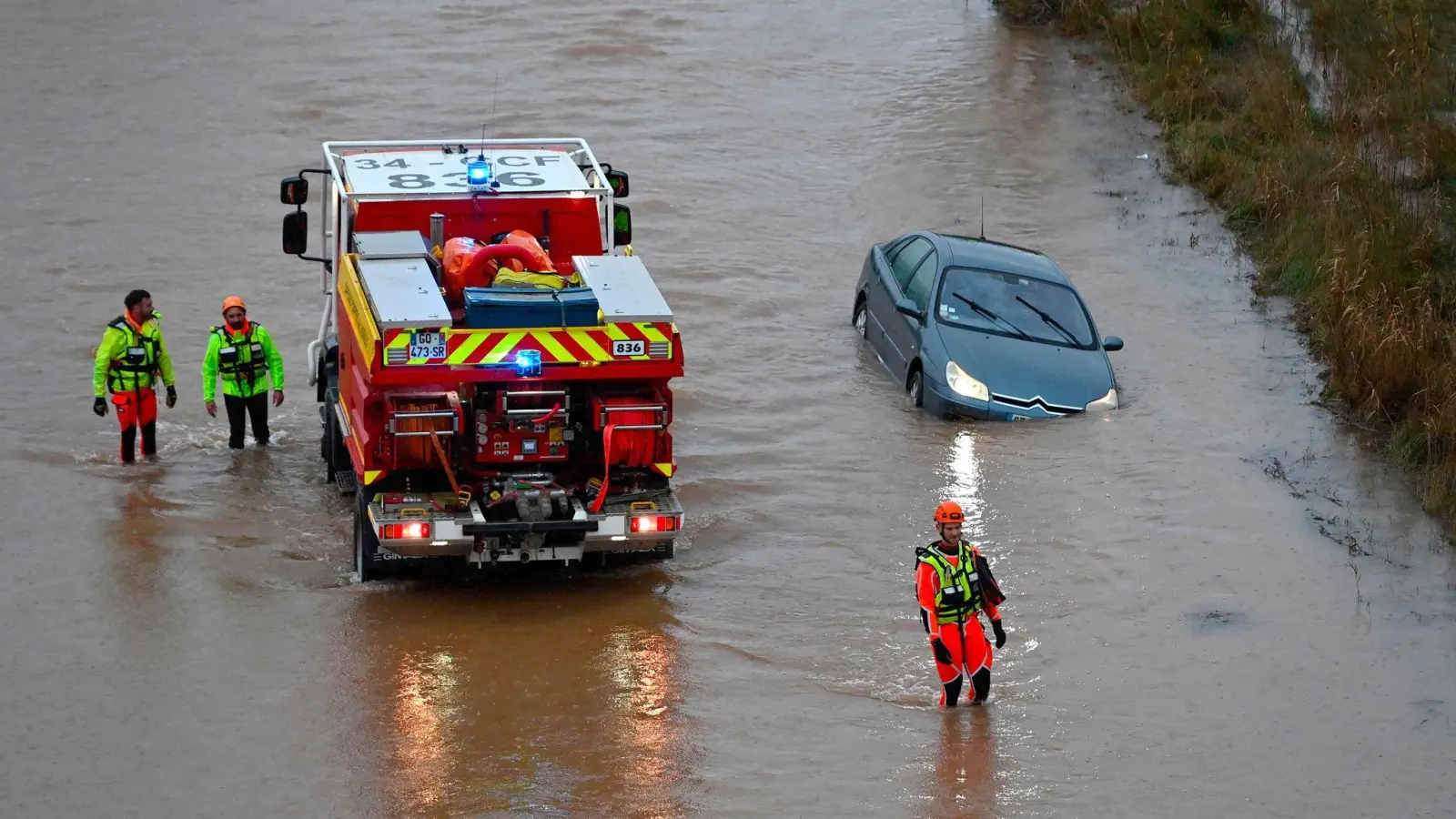 Kurz vor Weihnachten stehen Teile von Südfrankreich unter Wasser. (Foto: Sylvain Thomas/AFP/dpa)
