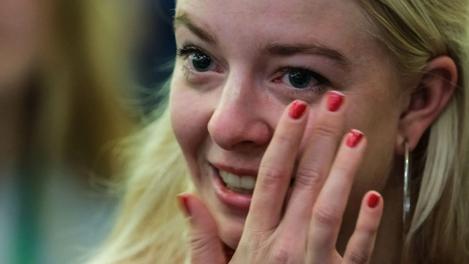 Zum Abschied flossen bei Jette Nietzard Tränen. (Foto: Sebastian Willnow/dpa)