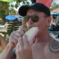 „Schmeckt toll.“ (Foto: Malin Wunderlich/dpa)