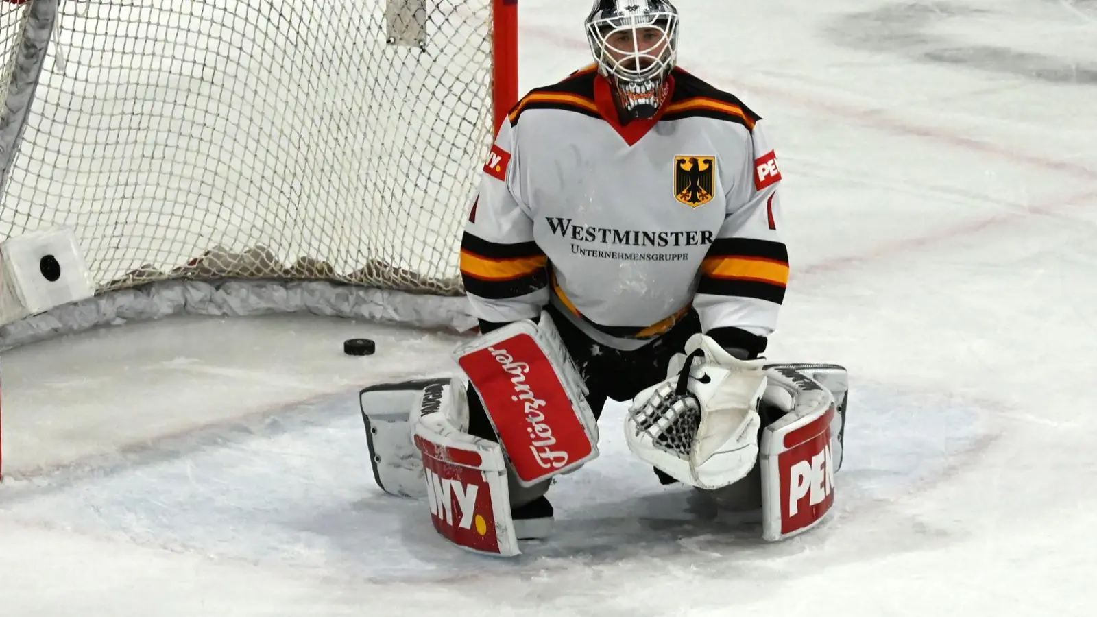 Keeper Dustin Strahlmeier hatte gegen Österreich Pech.  (Foto: Markus Lenhardt/dpa)