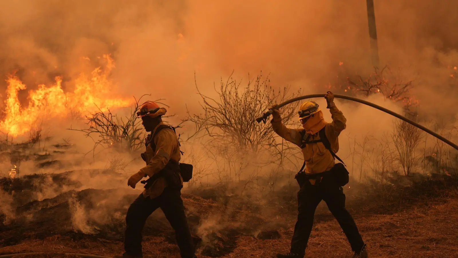 Etwa 60 Kilometer nordwestlich von Los Angeles ist das „Canyon Fire“ ausgebrochen. (Foto: Marcio Jose Sanchez/AP/dpa)