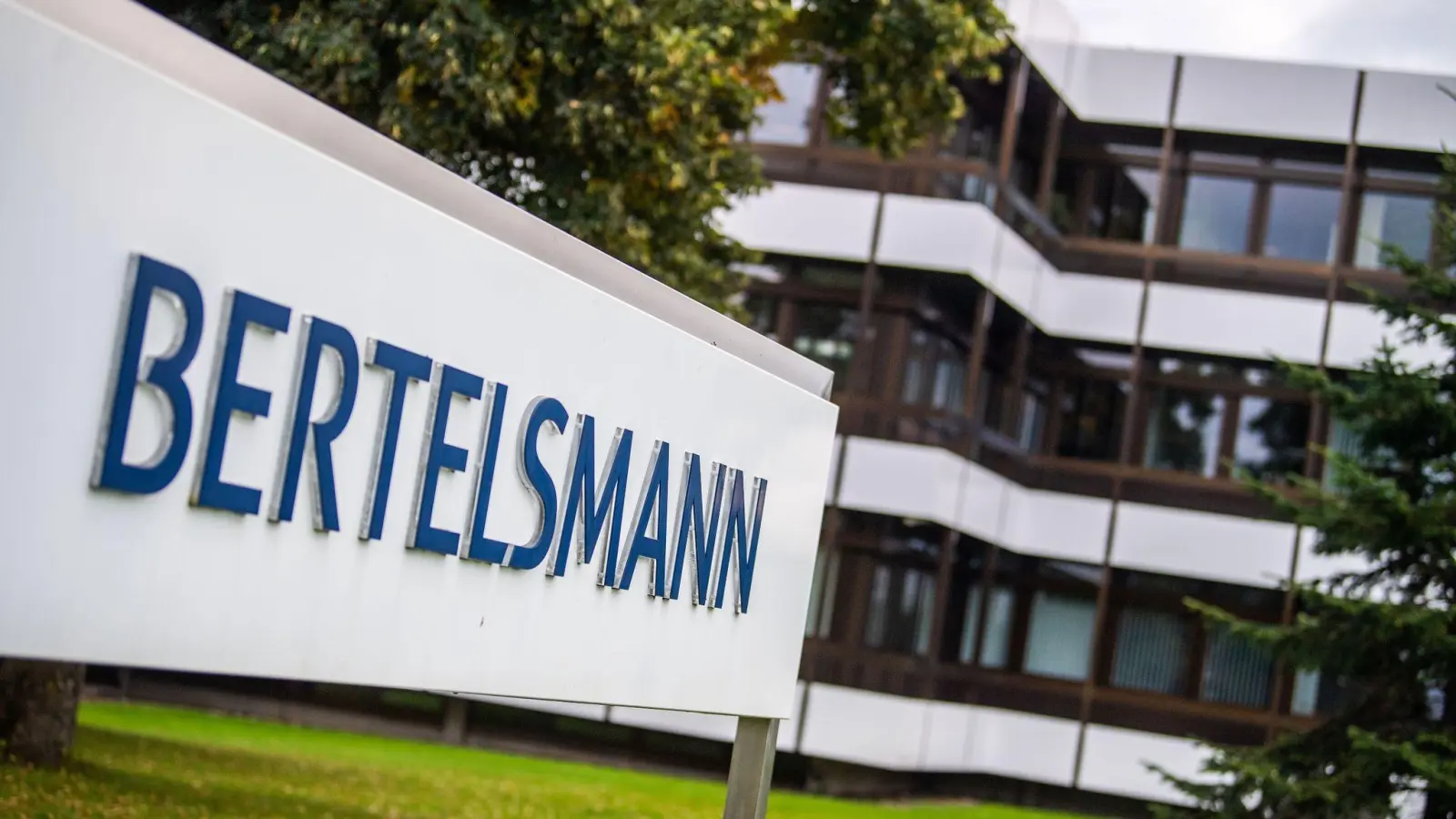 Bertelsmann legt frische Zahlen zum Umsatz vor. (Foto: Lino Mirgeler/dpa)