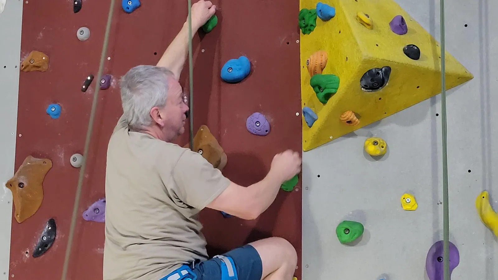 Der Kletterturm der DAV-Sektion Dinkelsbühl wird rege genutzt. Die einzelnen Routen werden in regelmäßigen Zeitabständen verändert. Für die Nutzerinnen und Nutzer gibt es jetzt zwei zusätzliche. (Foto: DAV Dinkelsbühl/Brigitte Schmidt)