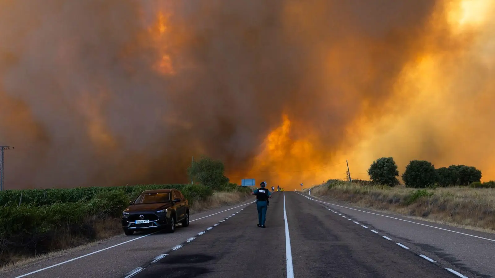 In Spanien ist in einem Naturpark ein großer Brand ausgebrochen. (Foto: Paloma V. Escarpa/EUROPA PRESS/dpa)