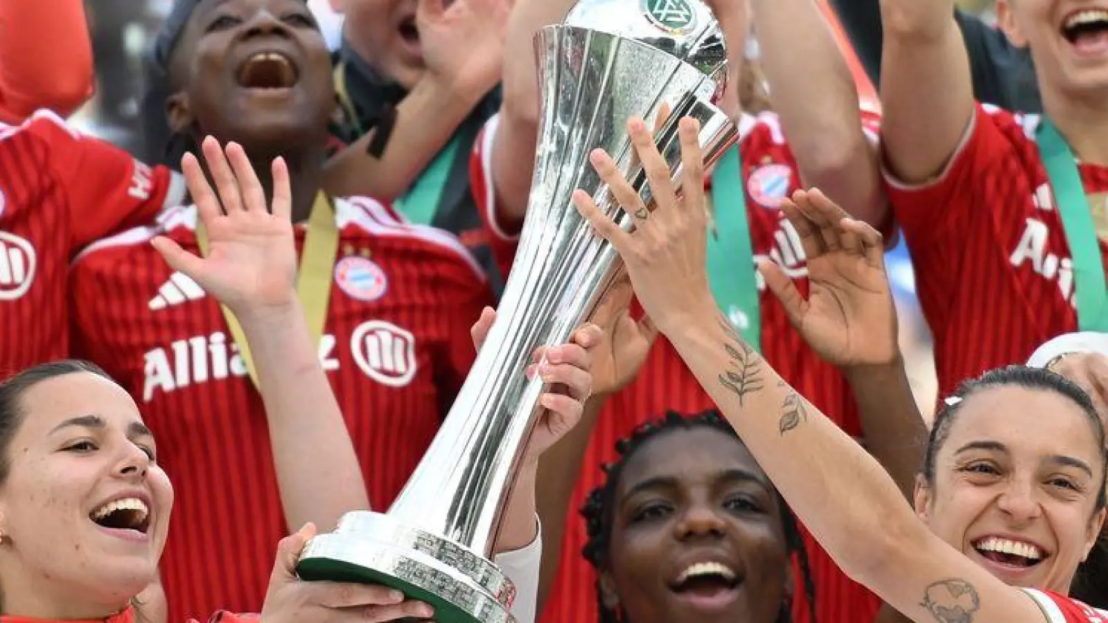 Hat viel zu feiern: der FC Bayern. (Foto: Fabian Strauch/dpa)