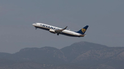 Mehrere Flüge wurden umgeleitet. (Symbolbild) (Foto: Clara Margais/dpa)