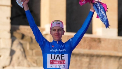 Der Slowene Tadej Pogacar hat bei seiner ersten Teilnahme den Giro d&#39;Italia gewonnen. (Foto: Andrew Medichini/AP/dpa)
