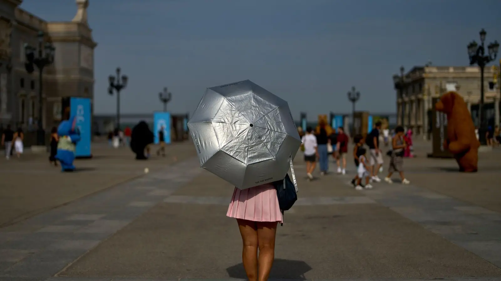 Insgesamt starben in den untersuchten Städten schätzungsweise 24.400 Menschen an extremer Hitze. (Symbolbild) (Foto: Manu Fernandez/AP/dpa)