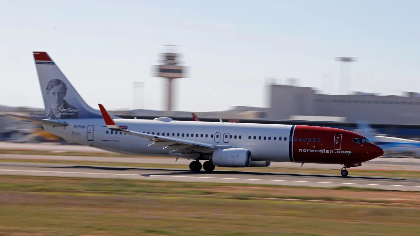 Eine Norwegian-Maschine hebt aus Palma ab. (Illustration) (Foto: Clara Margais/dpa)