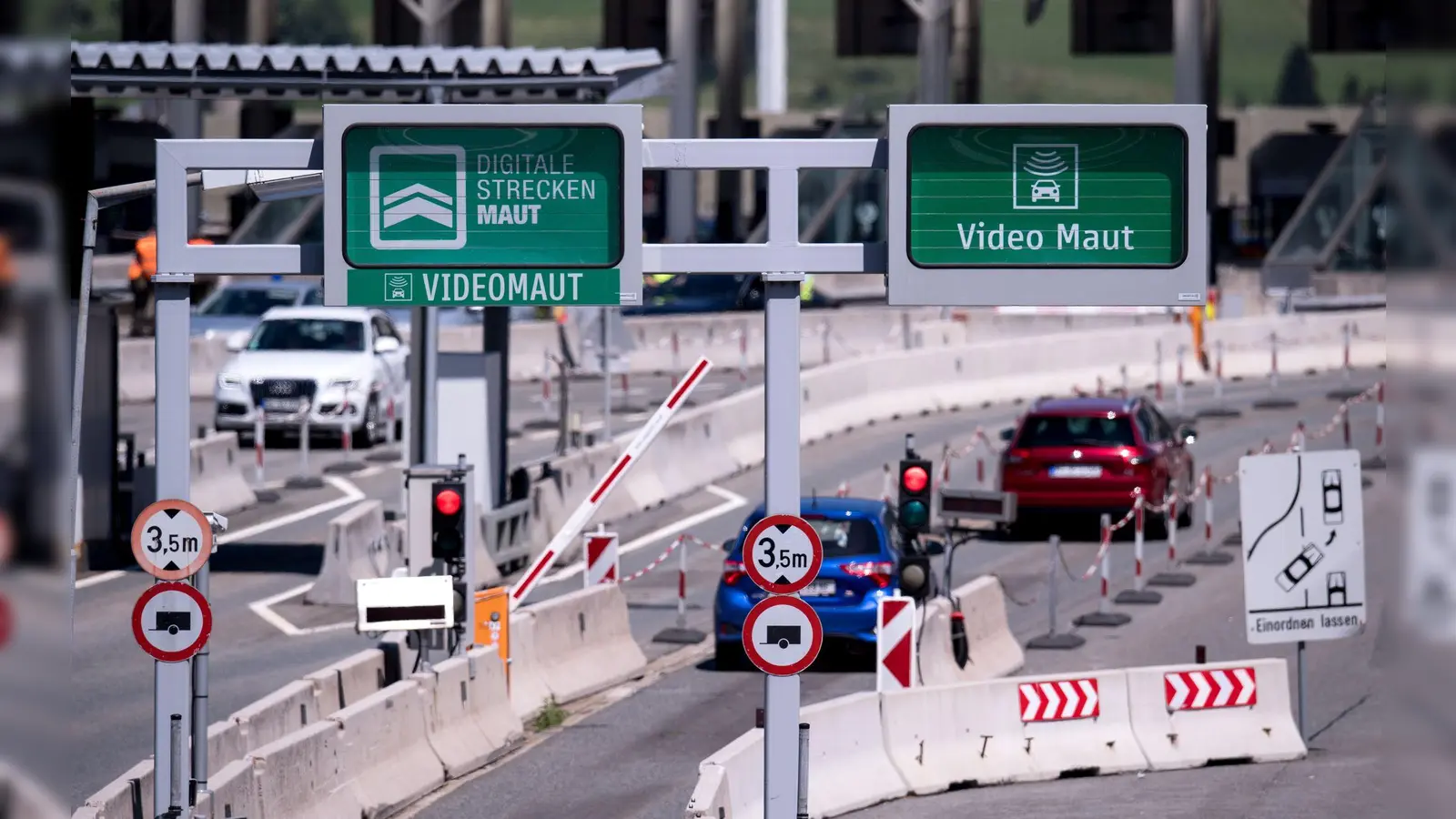 Pünktlich zur Urlaubszeit warnt die Polizei vor Betrug im Netz beim Vignettenkauf. (Symbolbild) (Foto: Sven Hoppe/dpa)