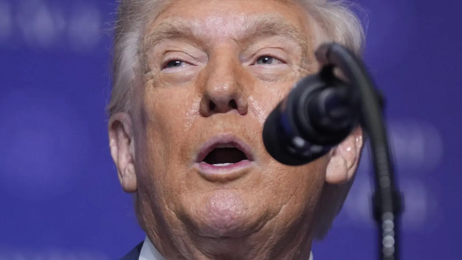 „Sie dürfen keine Atomwaffe haben“, sagt US-Präsident Trump über den Iran. (Foto: Mark Schiefelbein/AP/dpa)