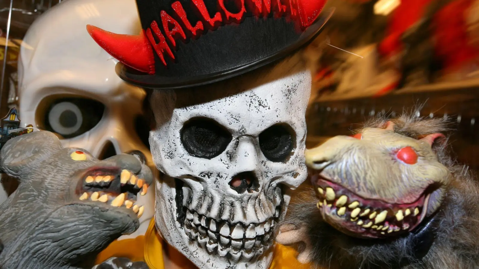 Masken, wie diese, sind an Halloween sehr beliebt. (Foto: picture alliance / dpa)